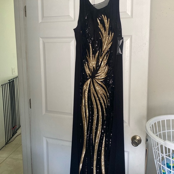 Black and Gold Sequins Dress size xlg - Picture 1 of 3